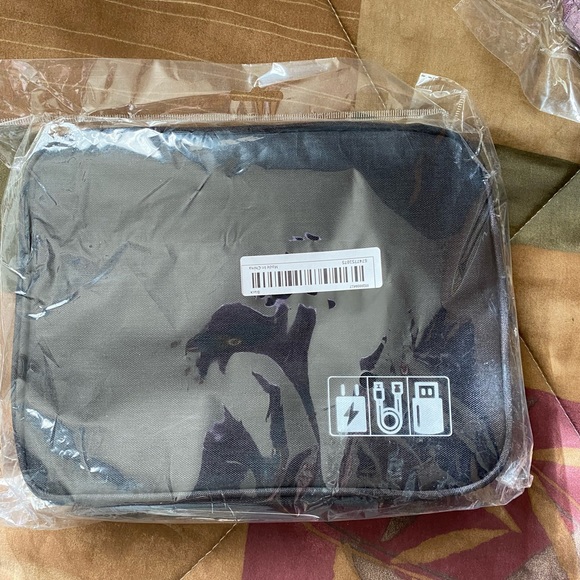 🌺 Electronic travel bag storage. New never out of wrapping. Black Available - Picture 3 of 7